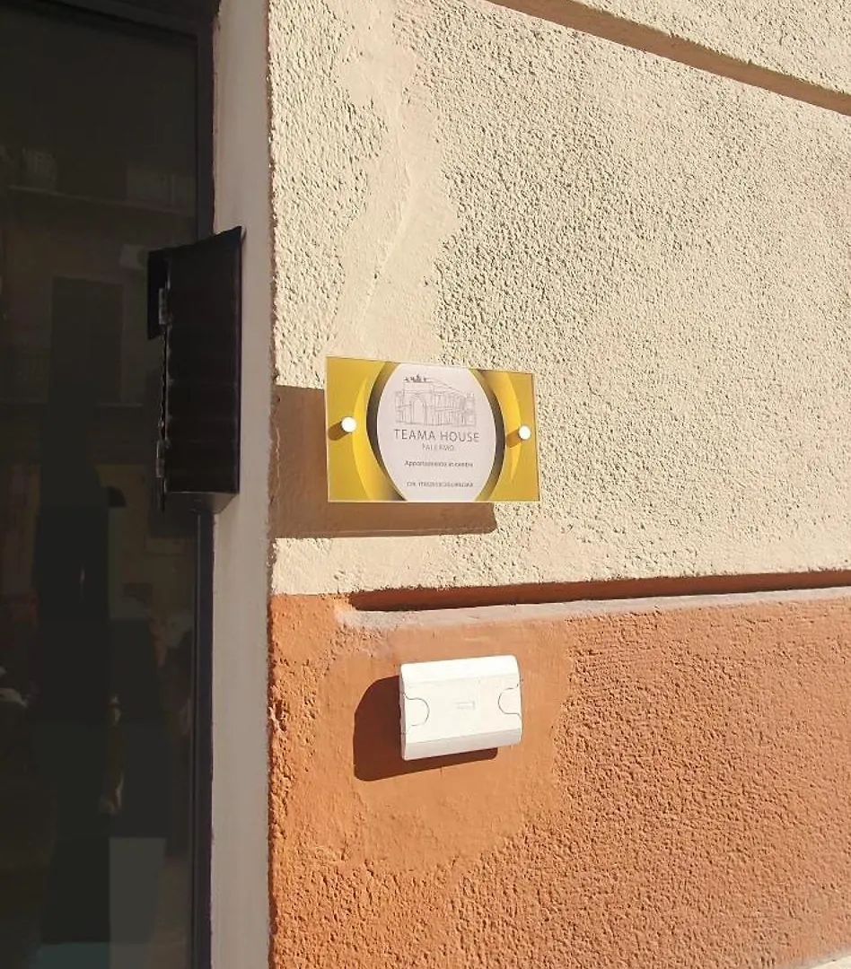 Teama House - Appartamento In Centro - Politeama Palermo 0*,  Italia
